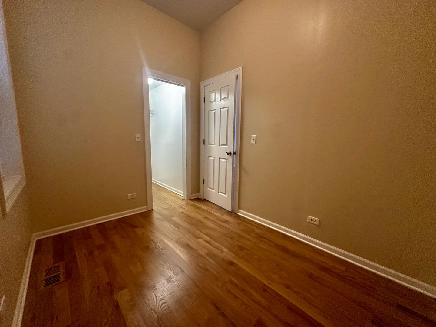 Chicago Apartment: 2624 West 15th Street