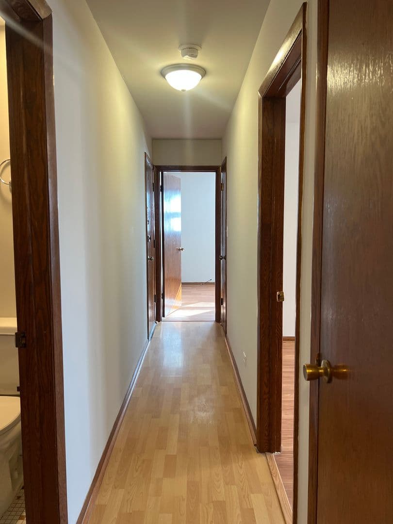 Palos Hills Apartment: 11235 Moraine Drive