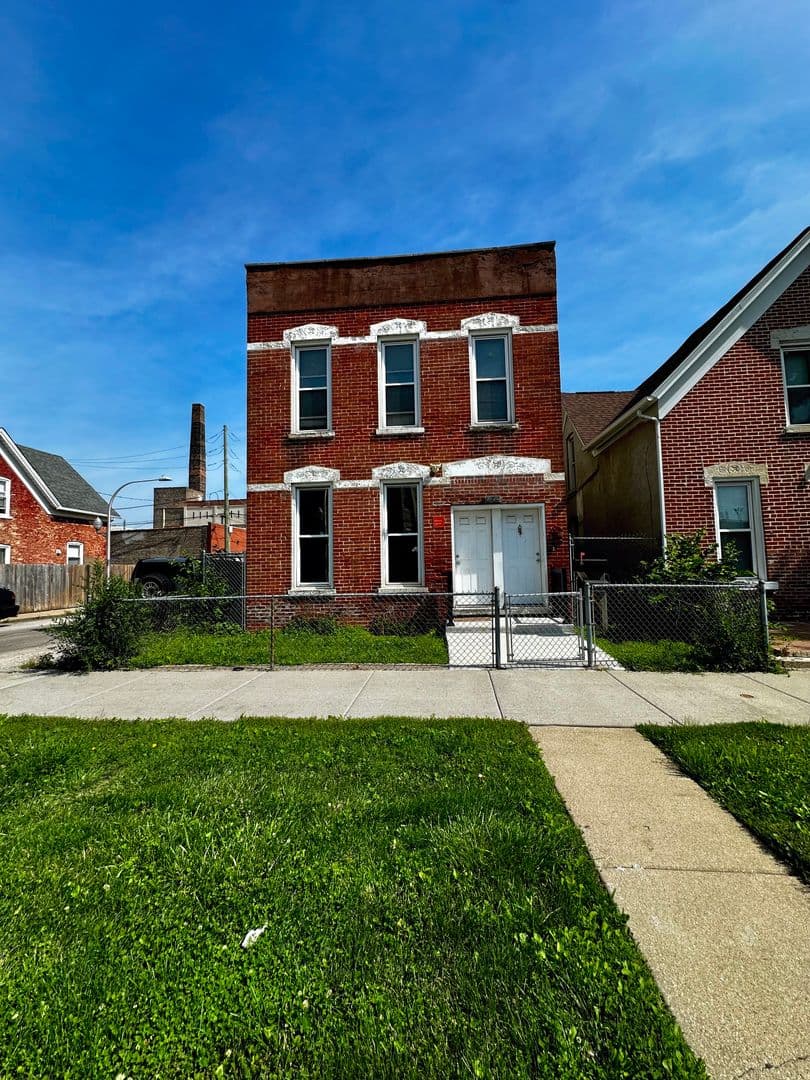 Chicago Apartment: 2624 West 15th Street