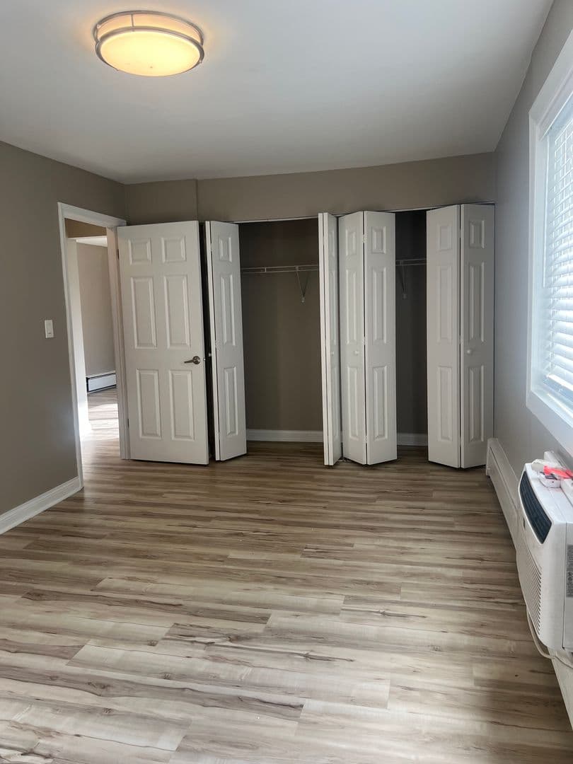 Glen Ellyn Apartment: 21 N. Main St.