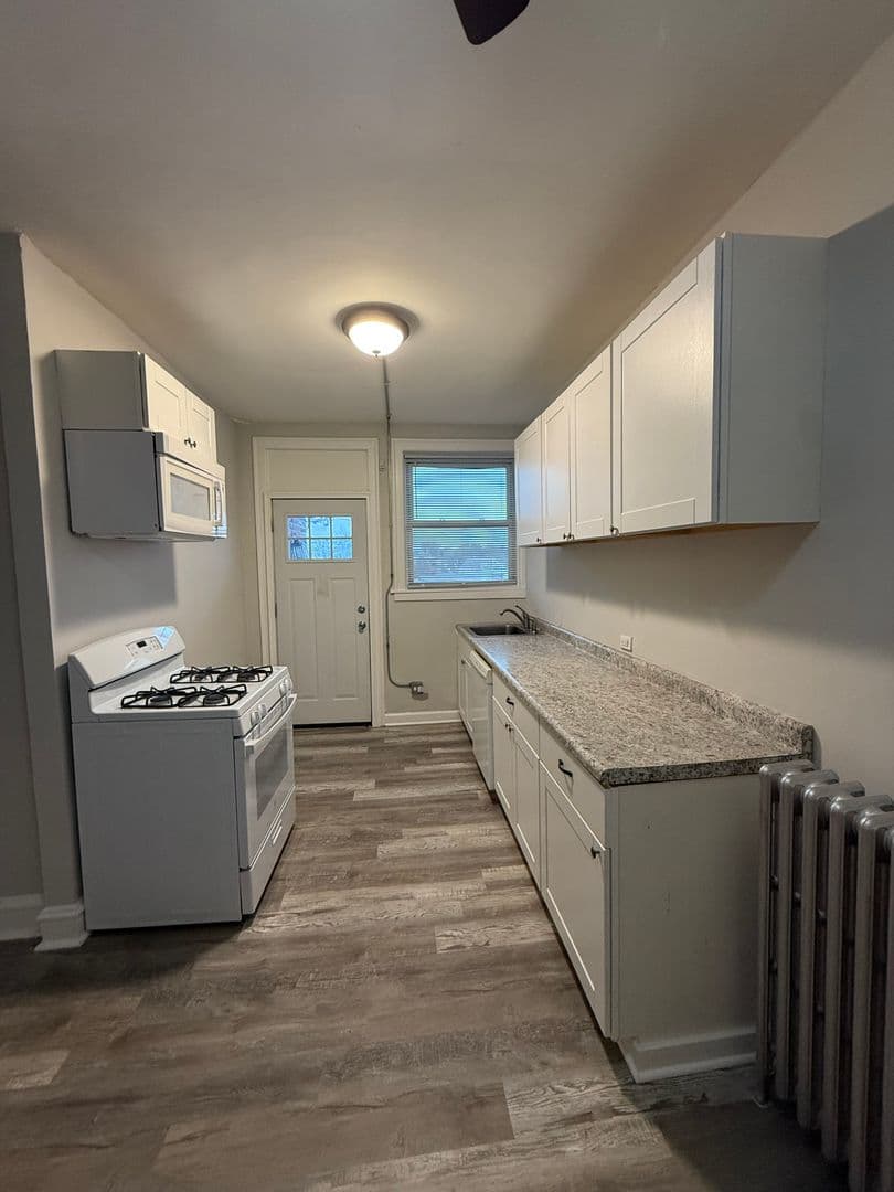 Berwyn Apartment: 3249-51 S Kenilworth Avenue