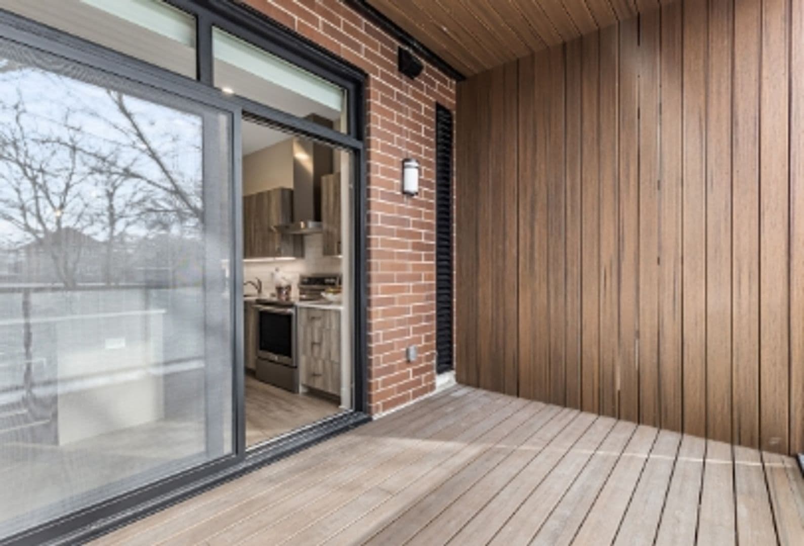 Oak Park Apartment: 435 Madison Street