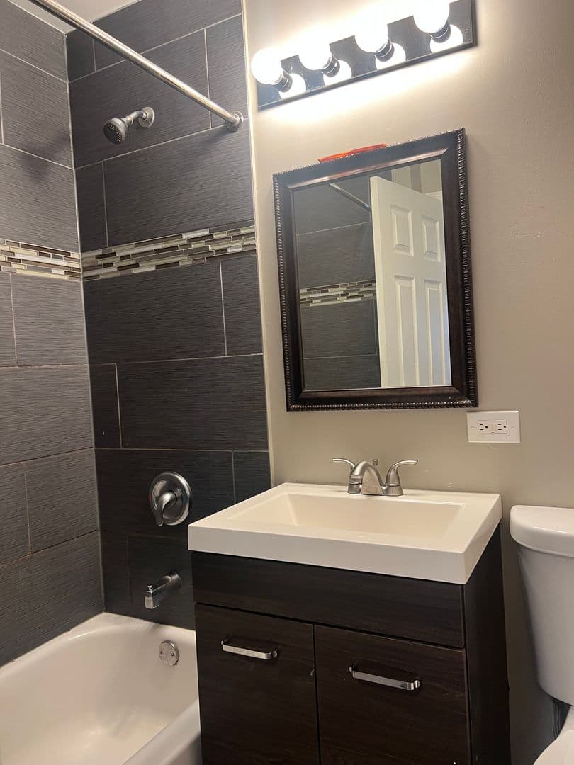 Glen Ellyn Apartment: 21 N. Main St.