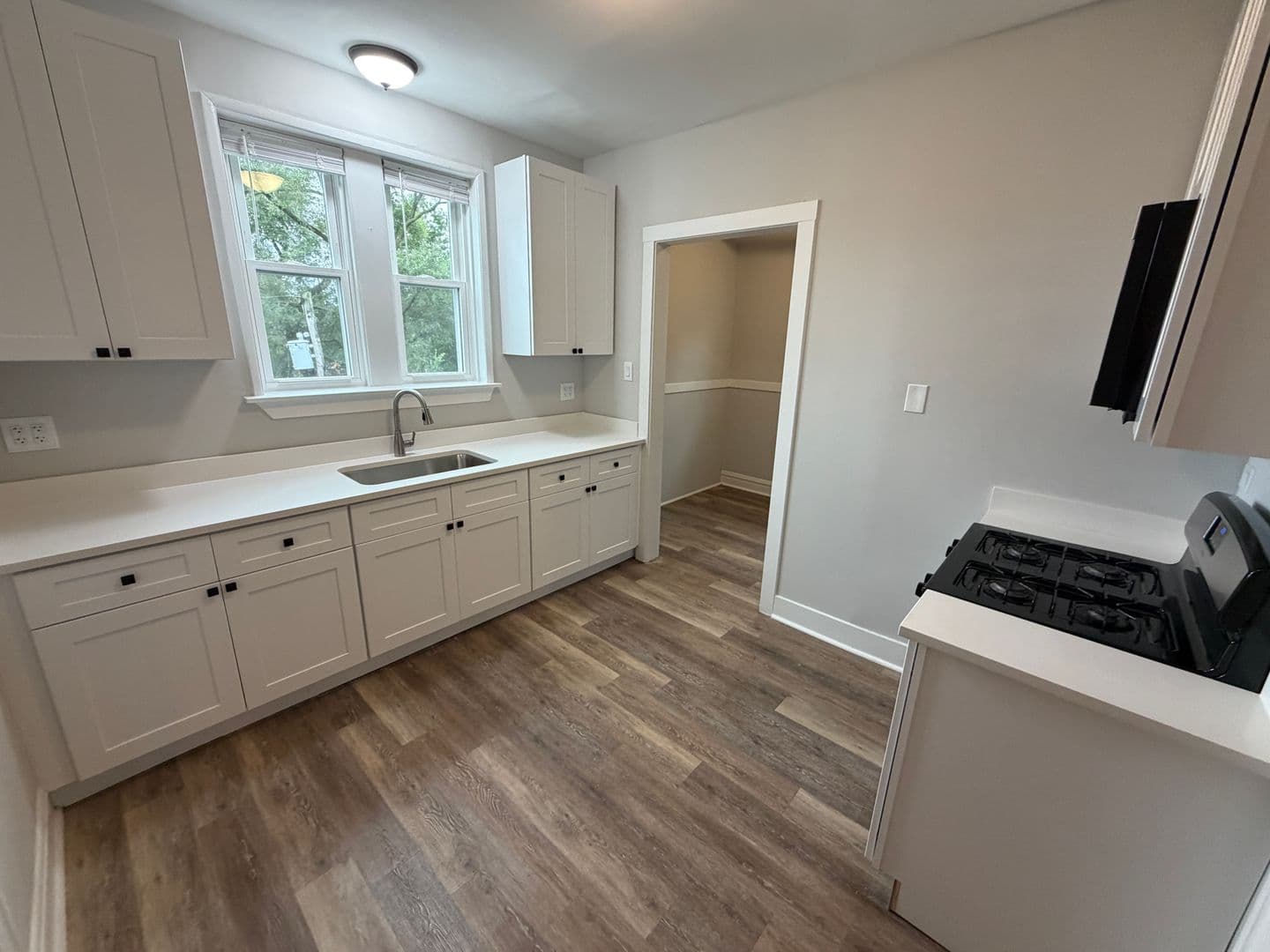 Riverside Apartment: 215-19 West Quincy Street