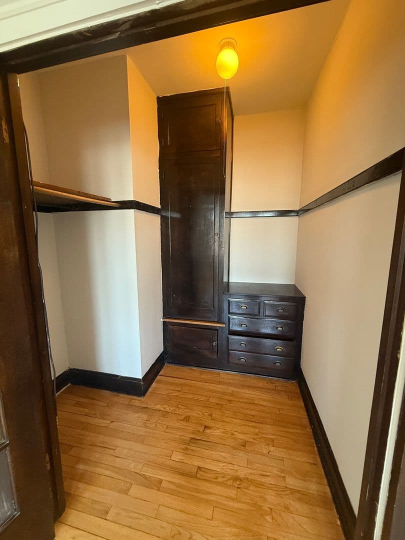 Berwyn Apartment: 3249-51 S Kenilworth Avenue
