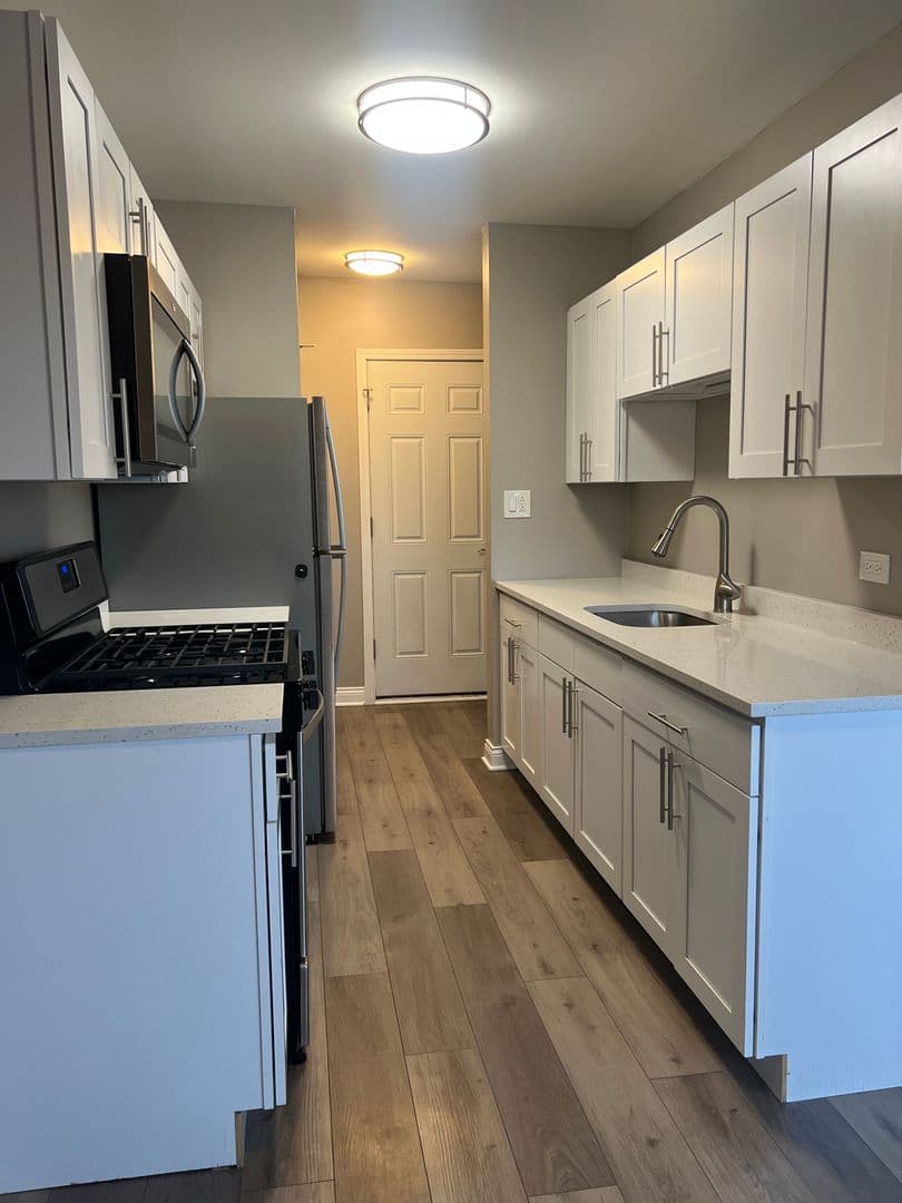 Glen Ellyn Apartment: 21 N. Main St.