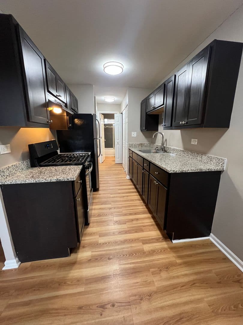 Glen Ellyn Apartment: 21 N. Main St.