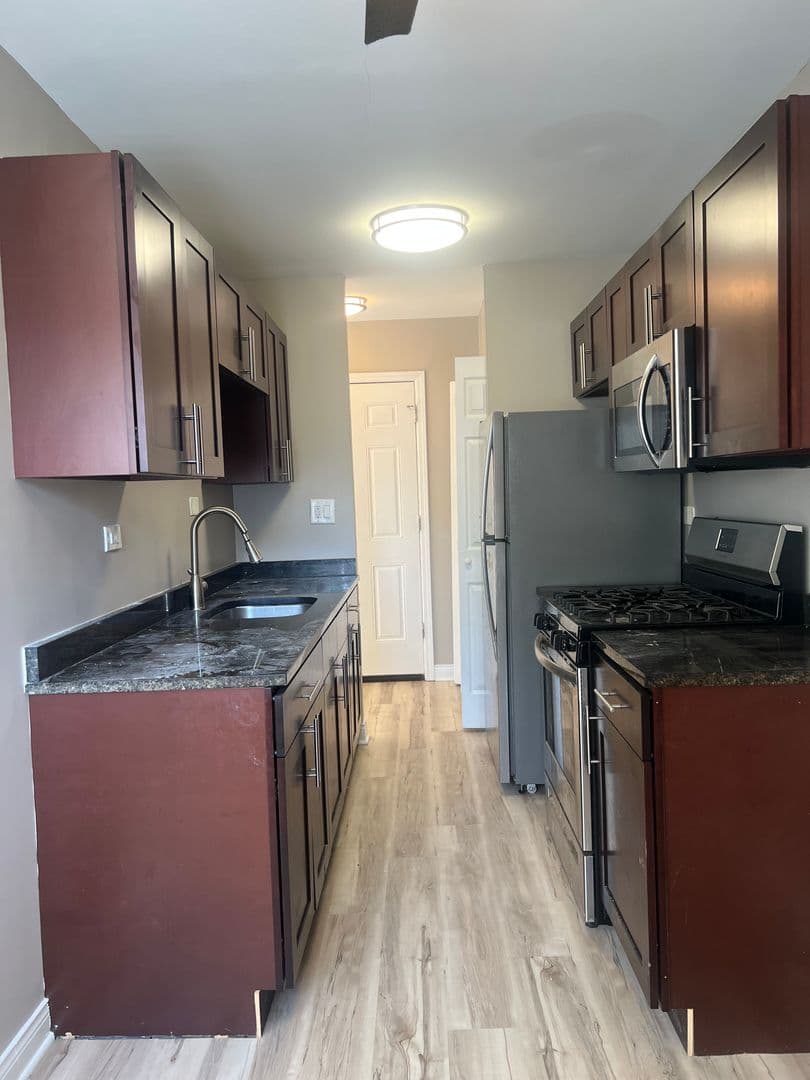 Glen Ellyn Apartment: 21 N. Main St.