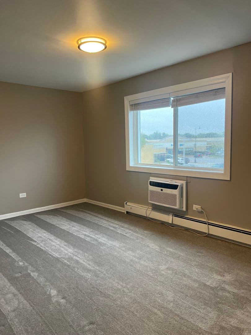 Glen Ellyn Apartment: 21 N. Main St.