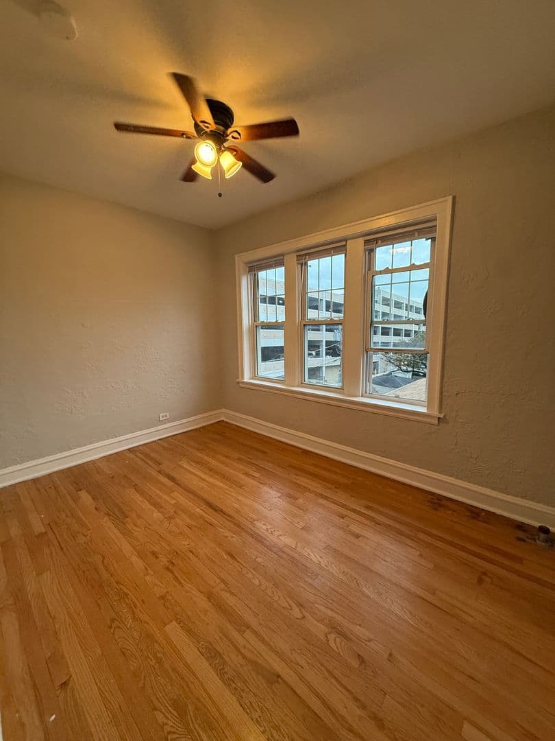 Berwyn Apartment: 3249-51 S Kenilworth Avenue