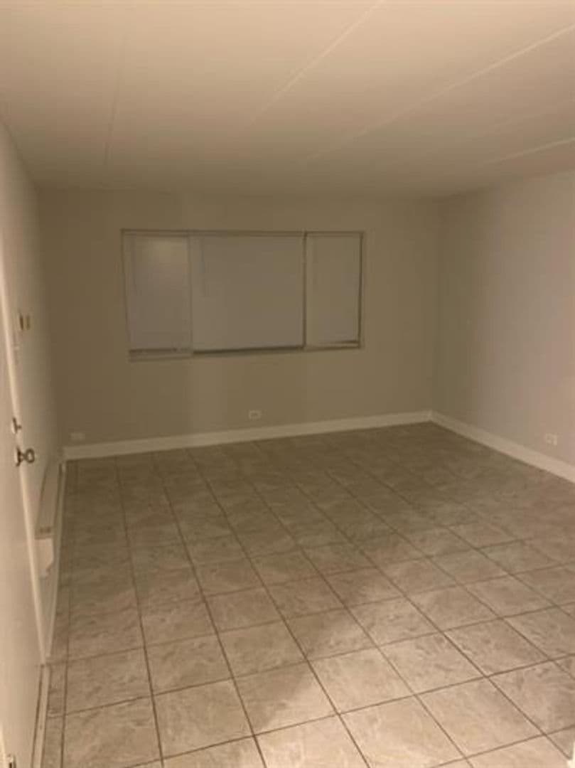 Burnham Apartment: 14446 Torrence Avenue