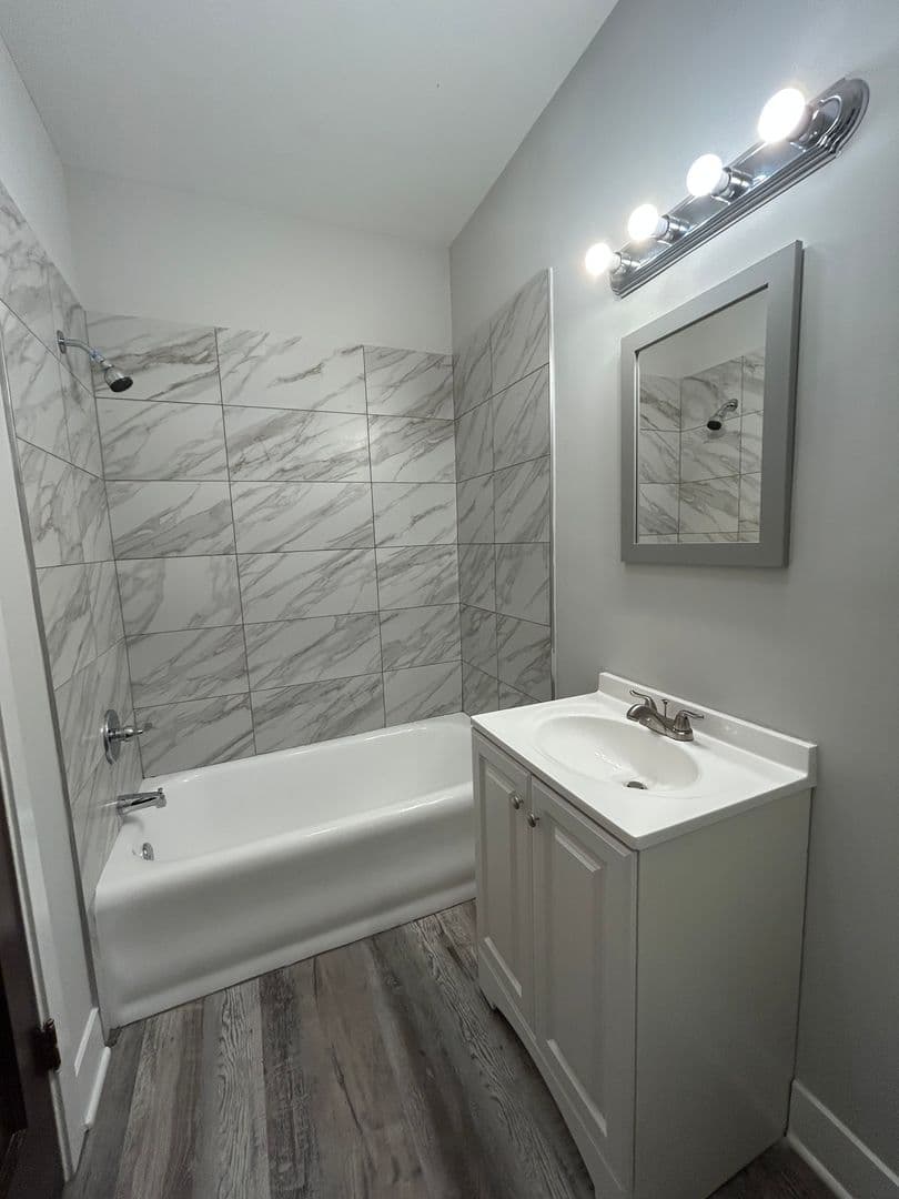 Riverside Apartment: 215-19 West Quincy Street