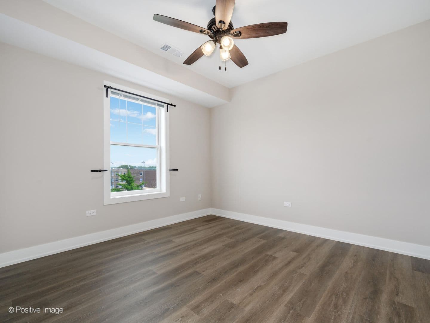 Oak Park Apartment: 261 Washington Boulevard