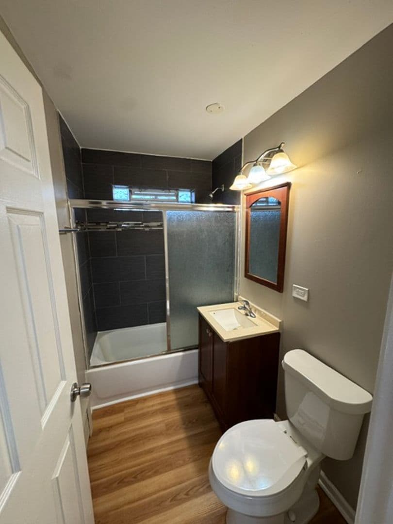 Glen Ellyn Apartment: 21 N. Main St.