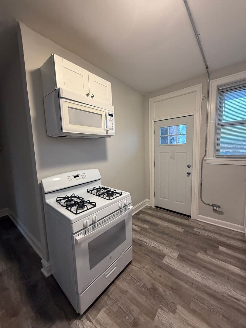 Berwyn Apartment: 3249-51 S Kenilworth Avenue