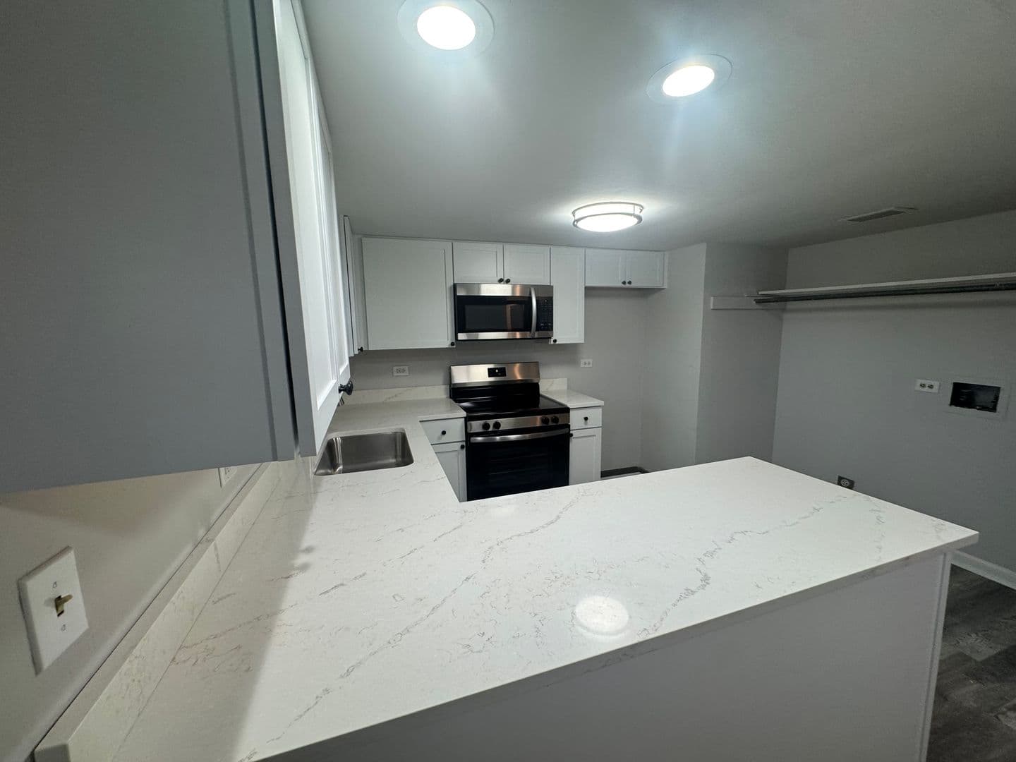 Blue Island Apartment: 12710 Elm Street