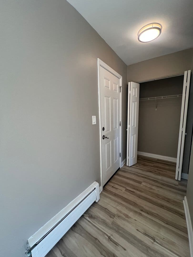 Glen Ellyn Apartment: 21 N. Main St.