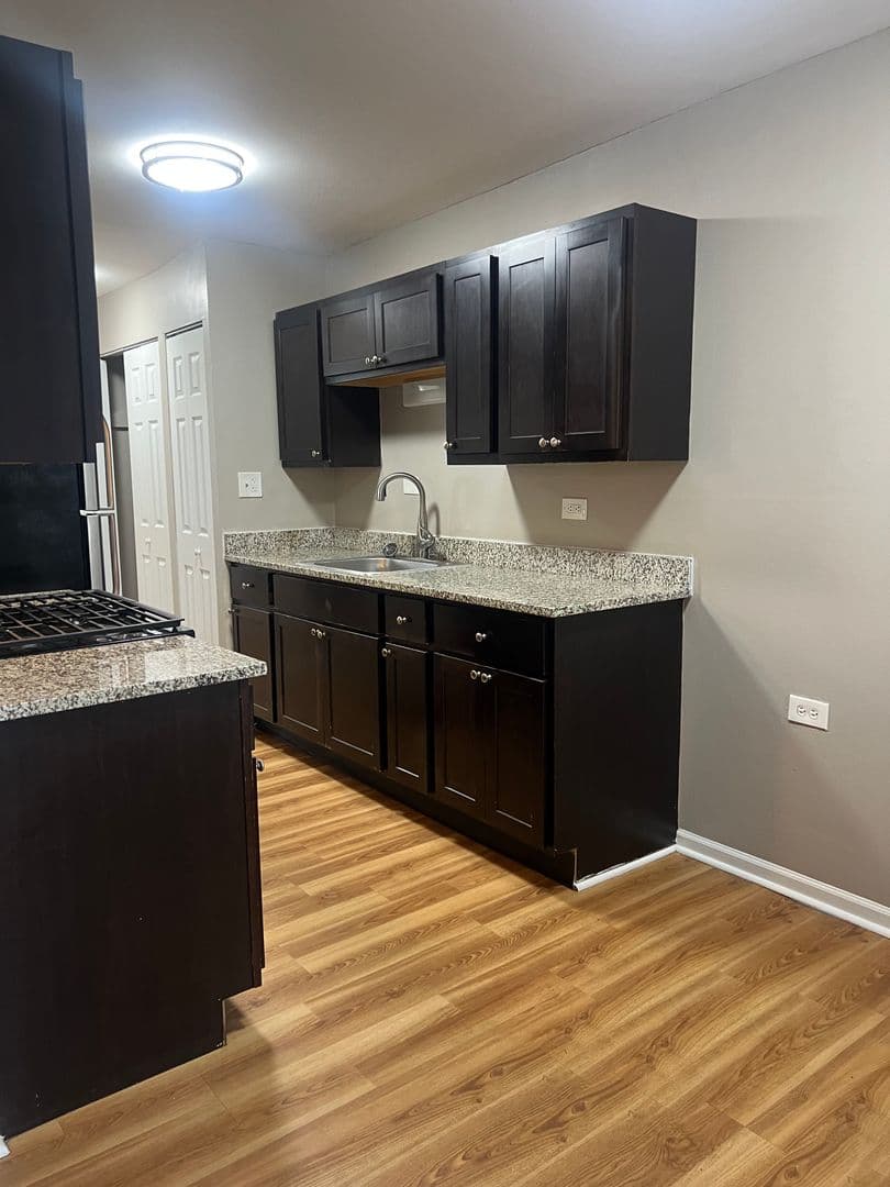 Glen Ellyn Apartment: 21 N. Main St.