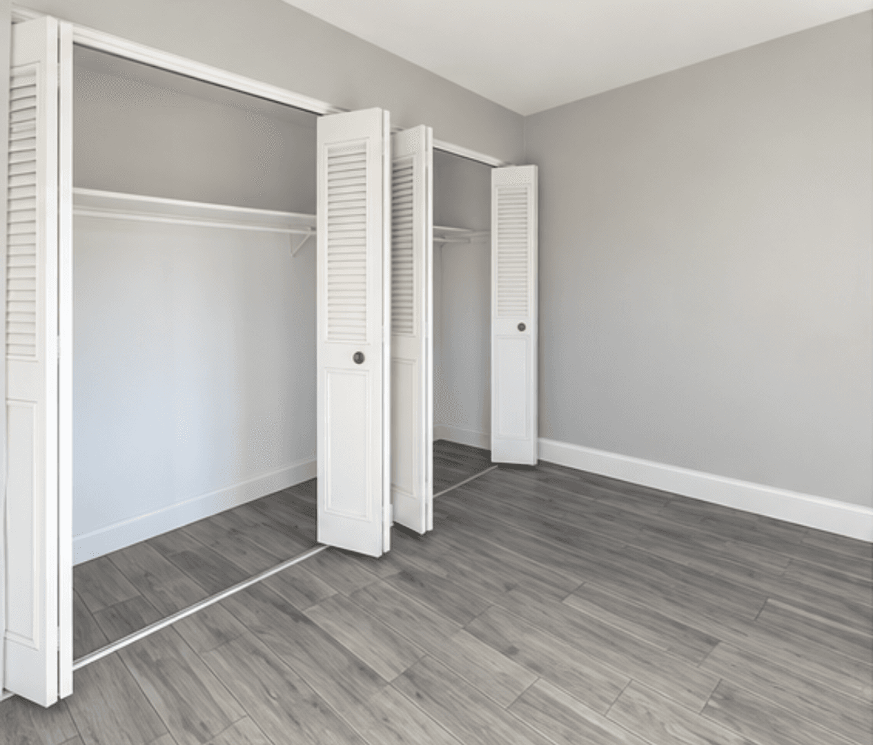 Northlake Apartment: 360 East North Avenue
