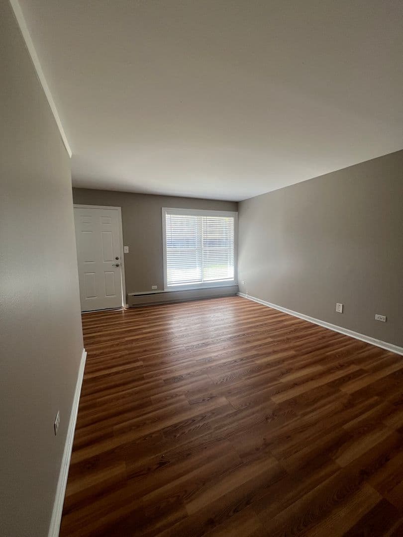 Glen Ellyn Apartment: 21 N. Main St.