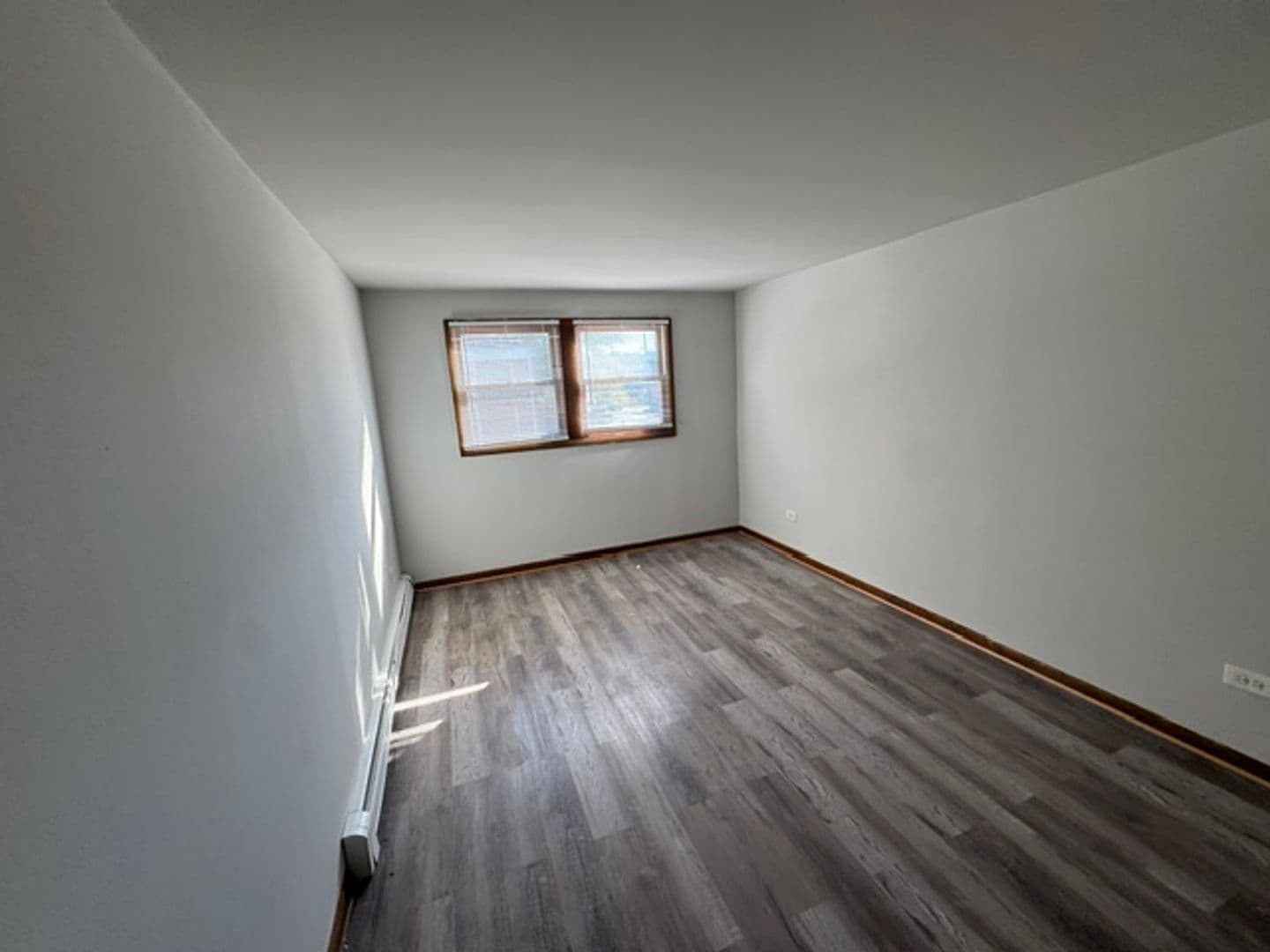 Blue Island Apartment: 1908-16 Vermont Avenue