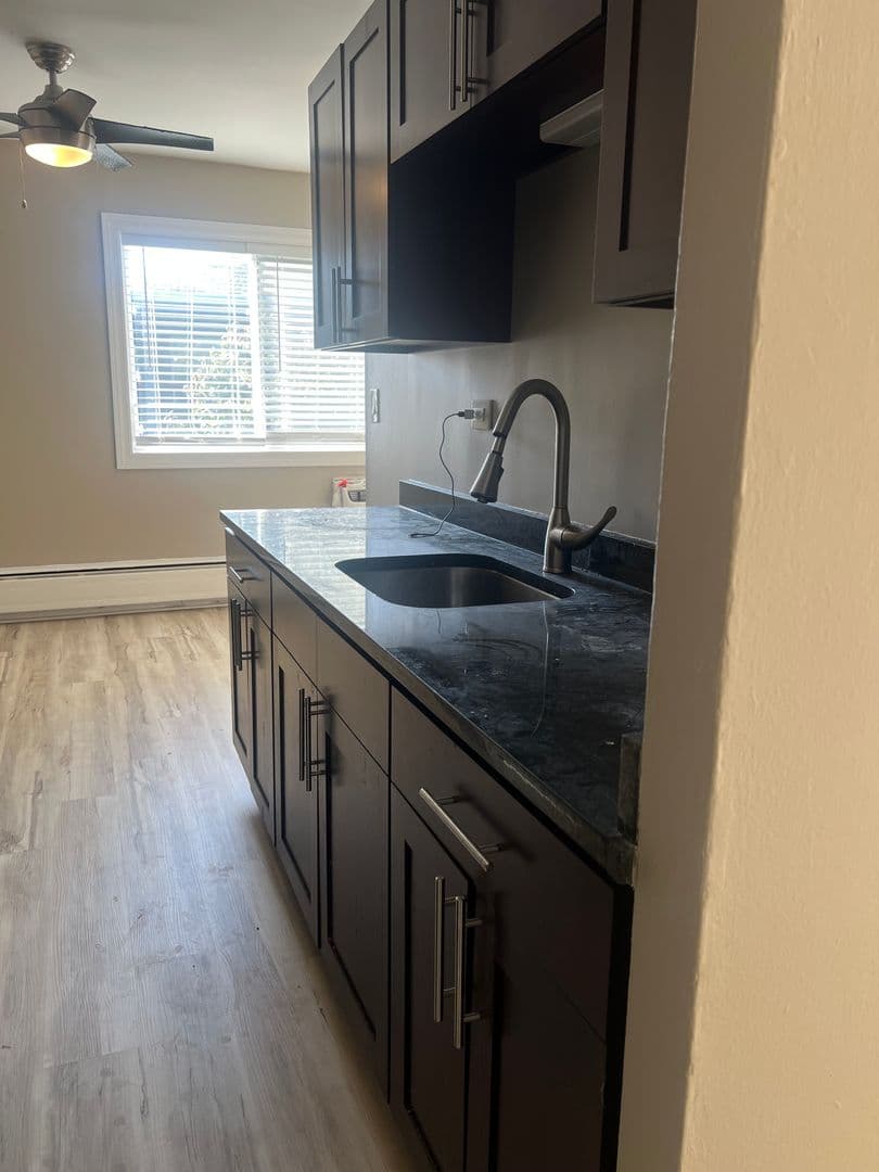 Glen Ellyn Apartment: 21 N. Main St.