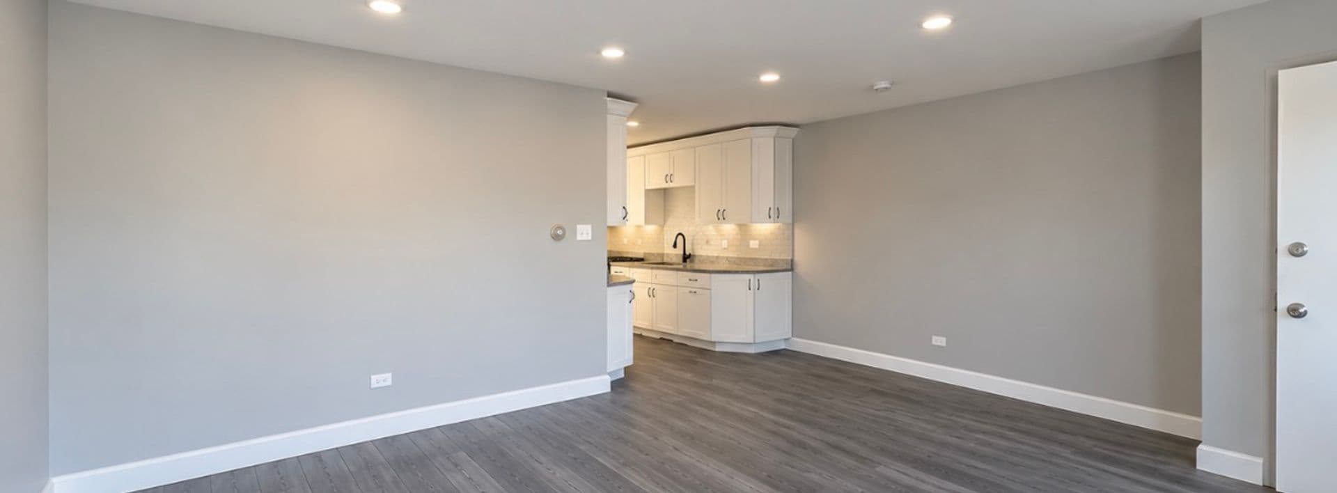 Northlake Apartment: 360 East North Avenue
