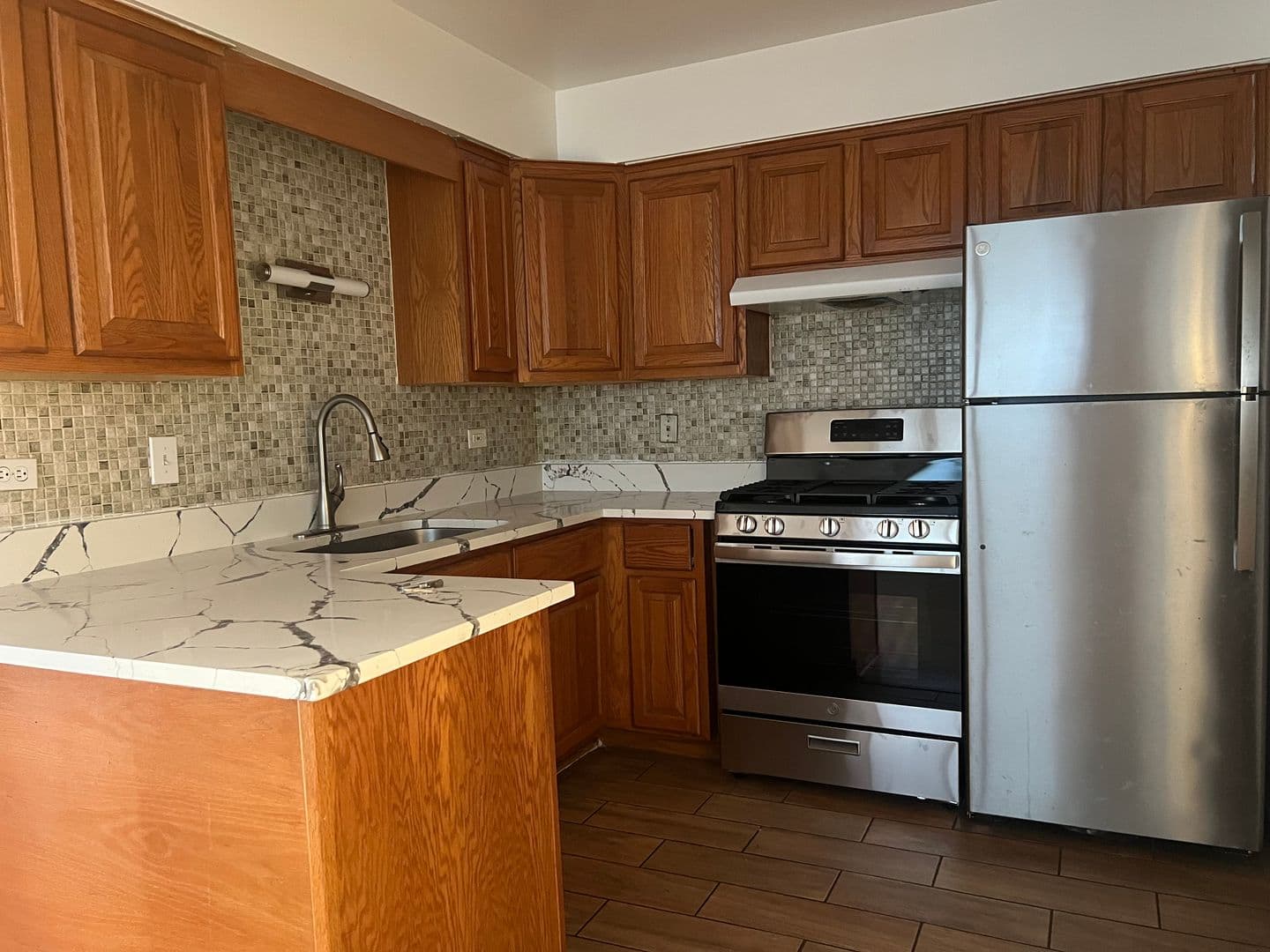 Palos Hills Apartment: 11235 Moraine Drive