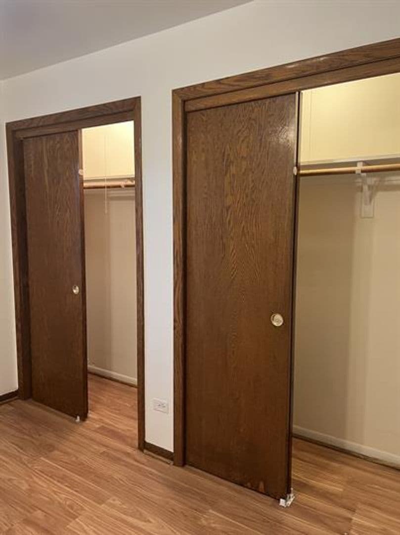 Palos Hills Apartment: 11235 Moraine Drive