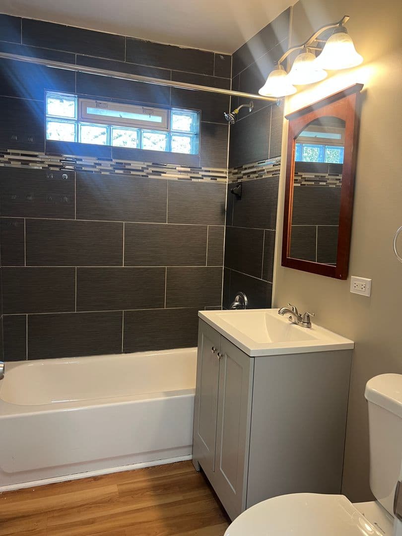 Glen Ellyn Apartment: 21 N. Main St.