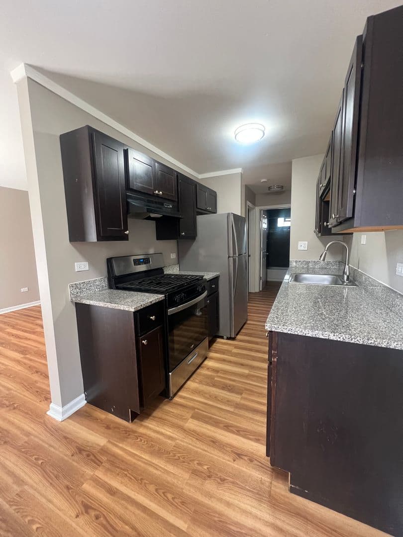 Glen Ellyn Apartment: 21 N. Main St.