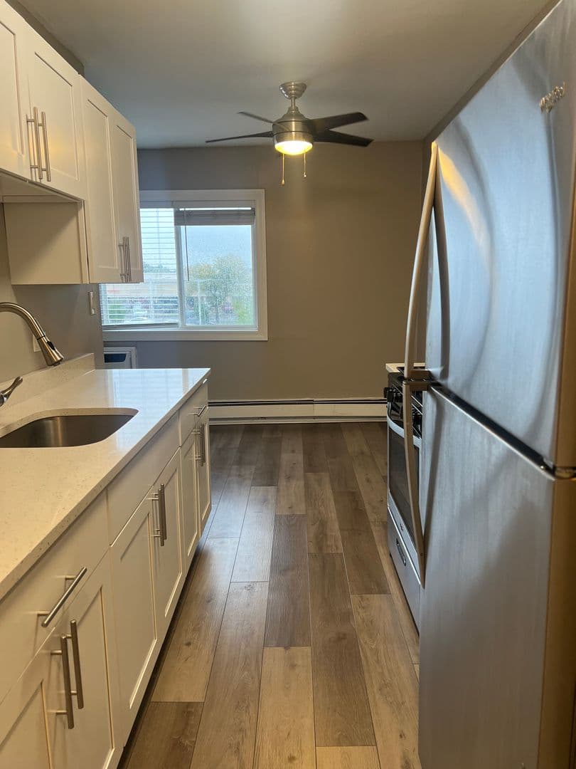 Glen Ellyn Apartment: 21 N. Main St.