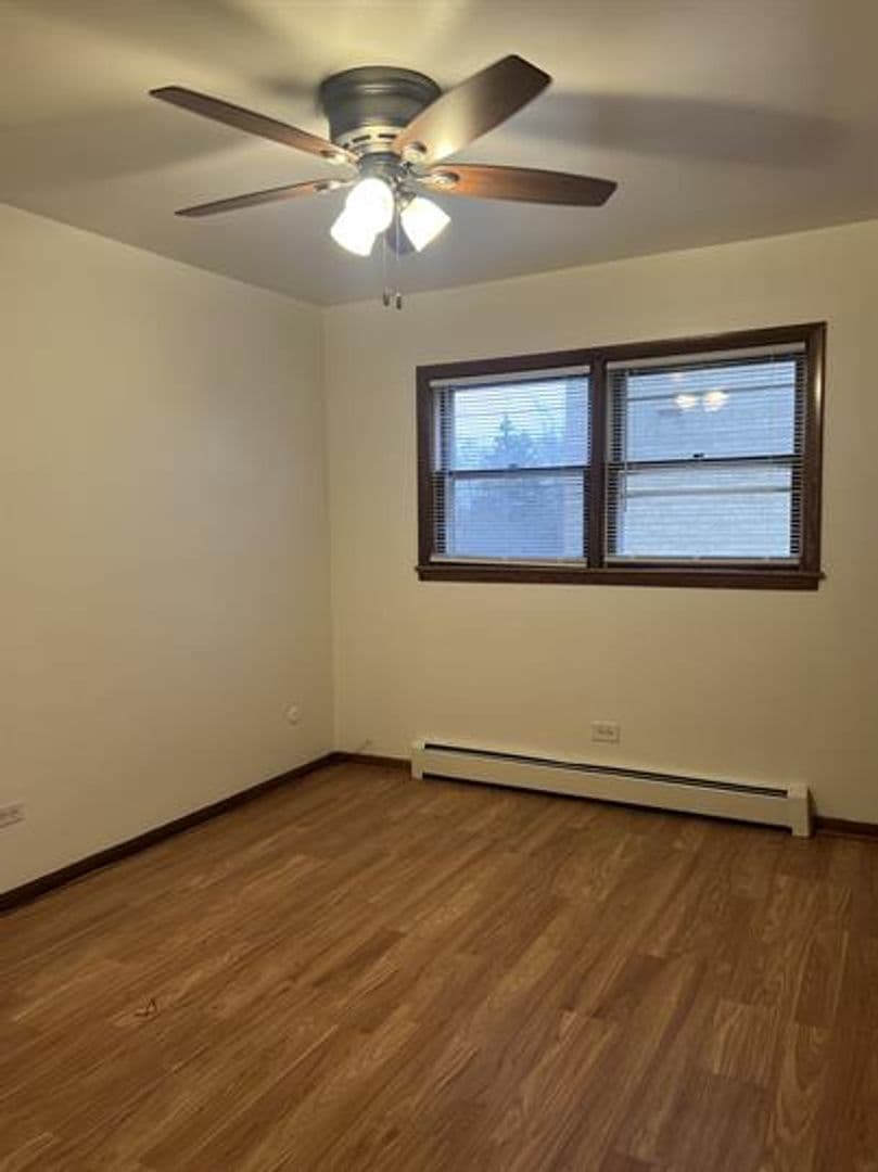 Palos Hills Apartment: 11235 Moraine Drive