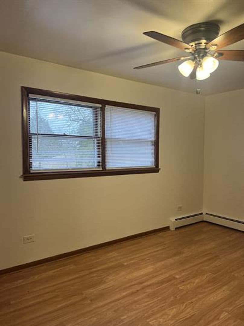 Palos Hills Apartment: 11235 Moraine Drive