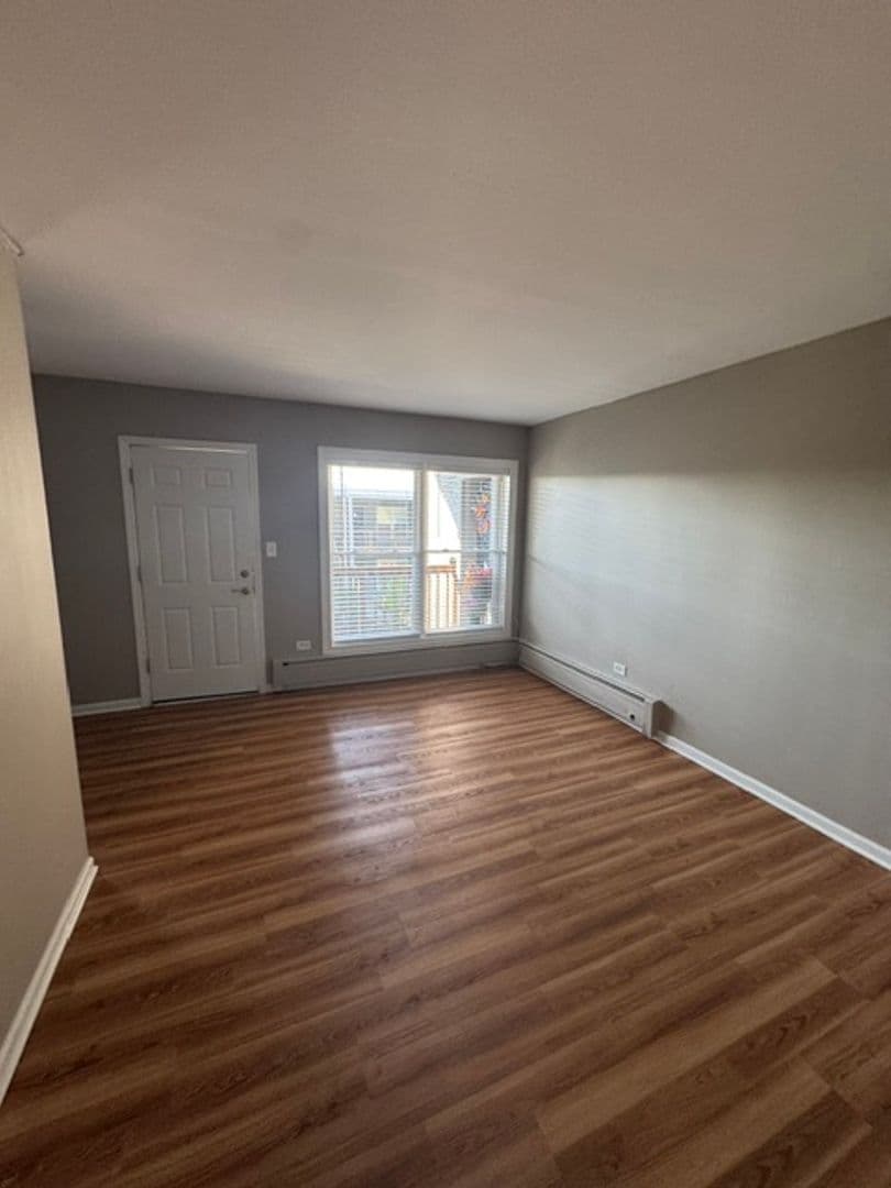 Glen Ellyn Apartment: 21 N. Main St.
