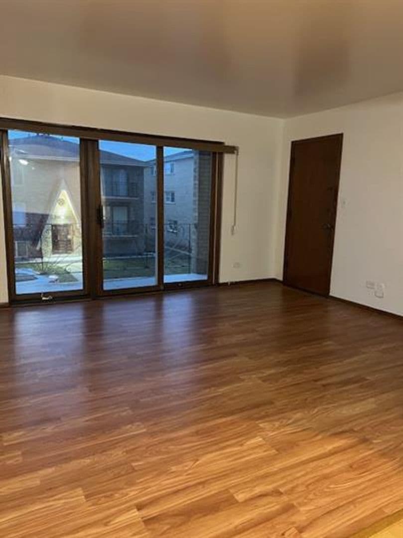 Palos Hills Apartment: 11235 Moraine Drive