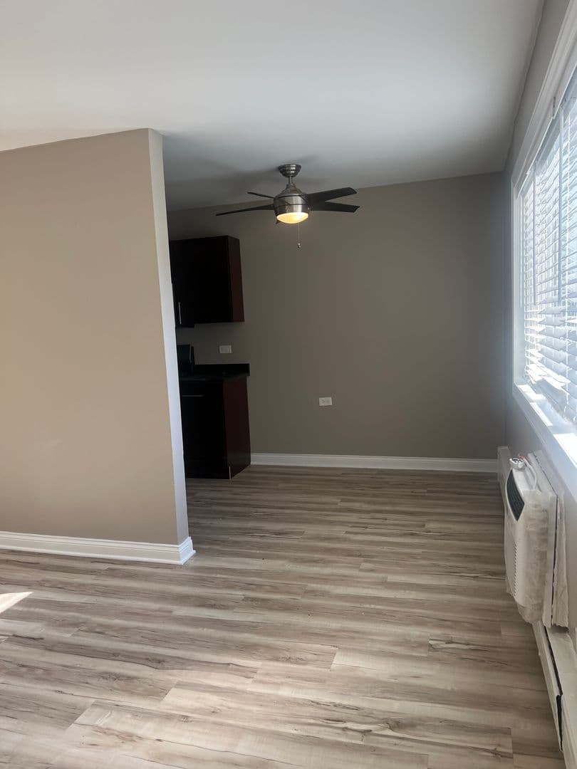 Glen Ellyn Apartment: 21 N. Main St.