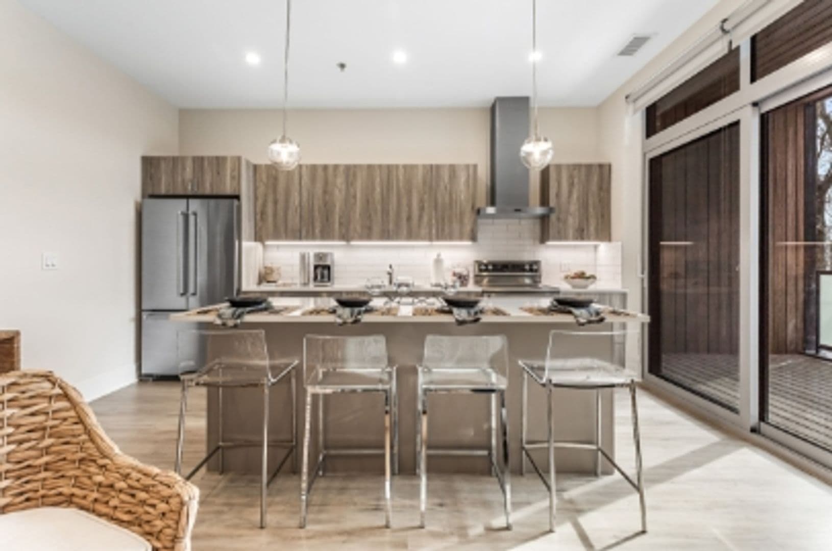 Oak Park Apartment: 435 Madison Street