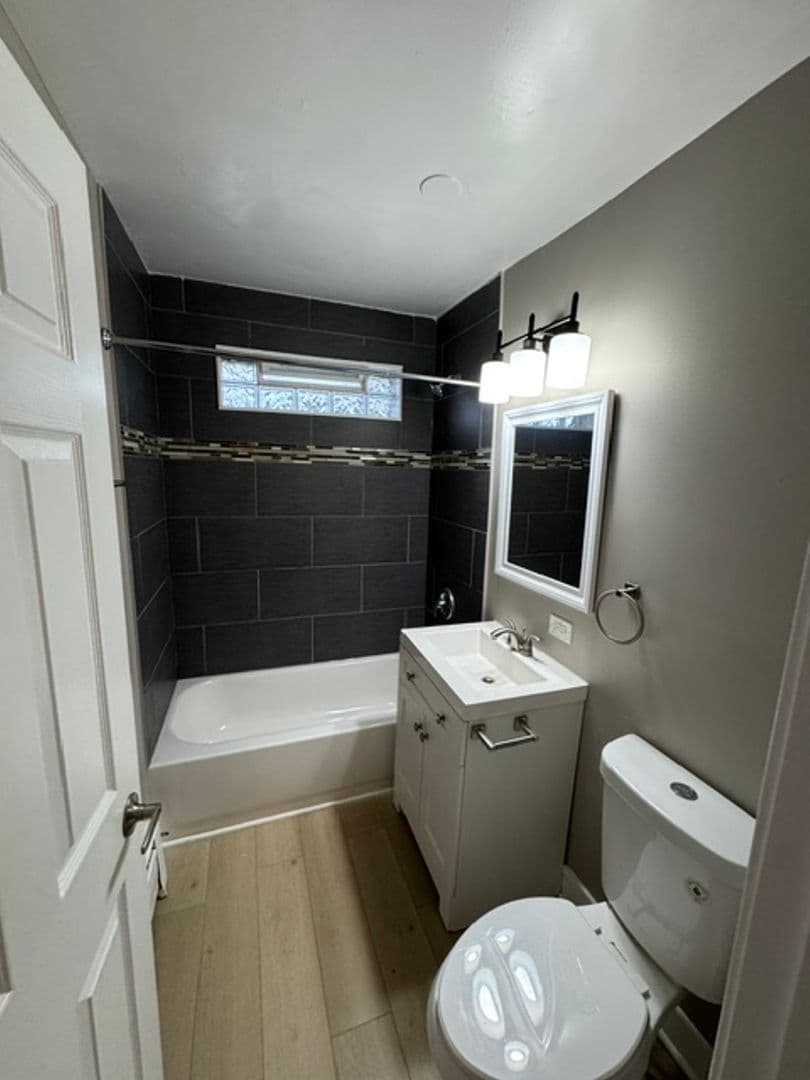 Glen Ellyn Apartment: 21 N. Main St.