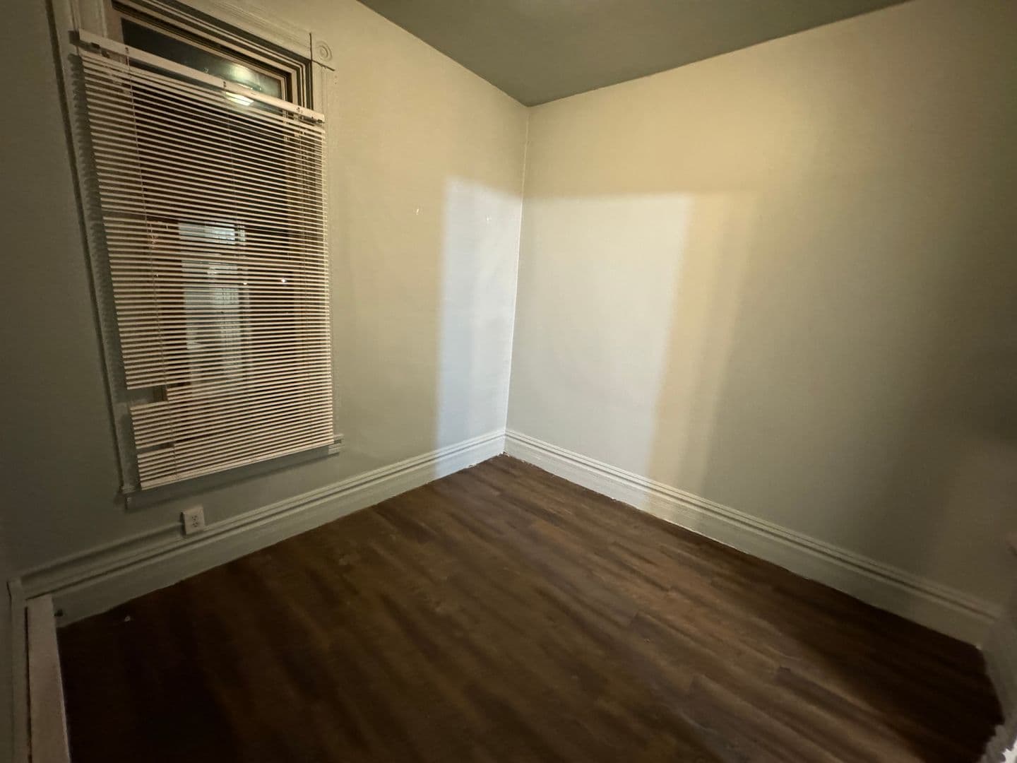 Elgin Apartment: 116 Center Street