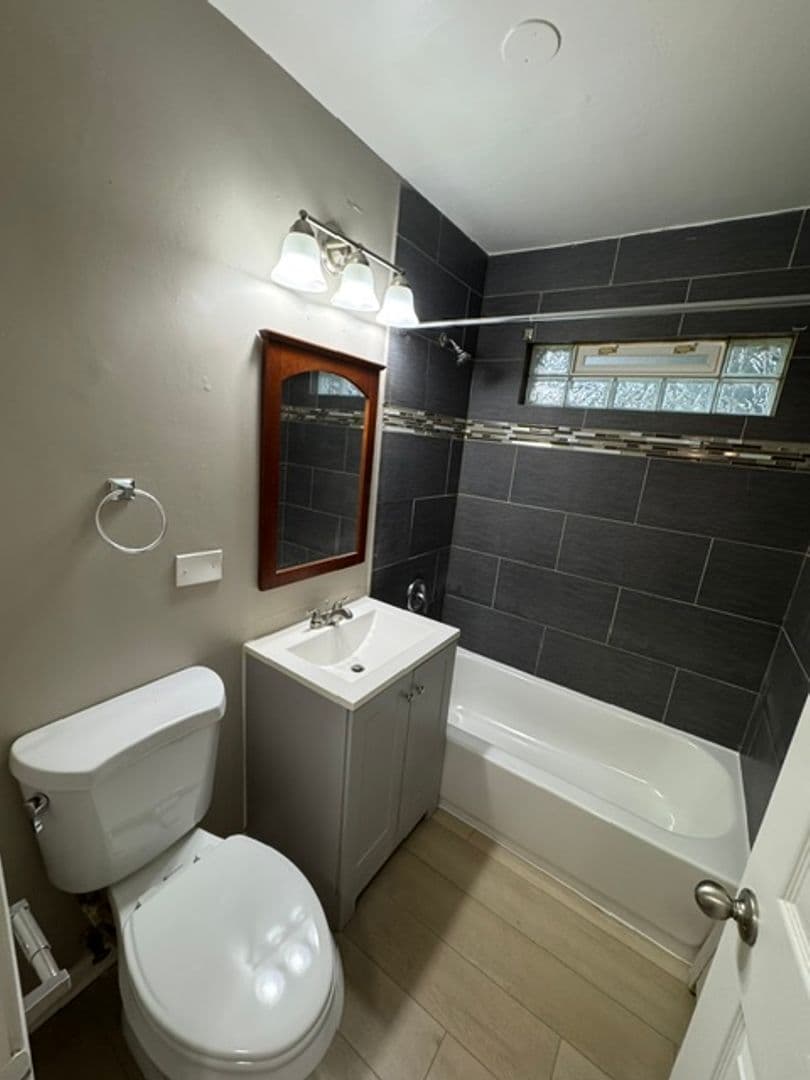 Glen Ellyn Apartment: 21 N. Main St.