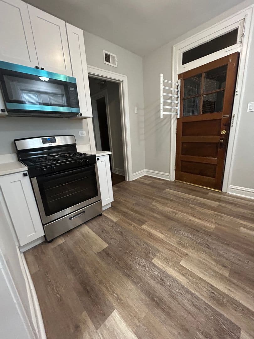 Riverside Apartment: 215-19 West Quincy Street