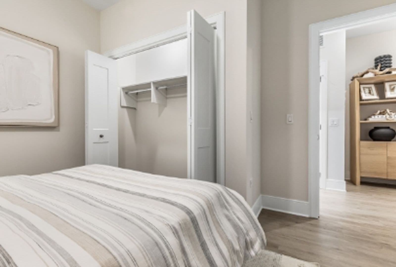 Oak Park Apartment: 435 Madison Street