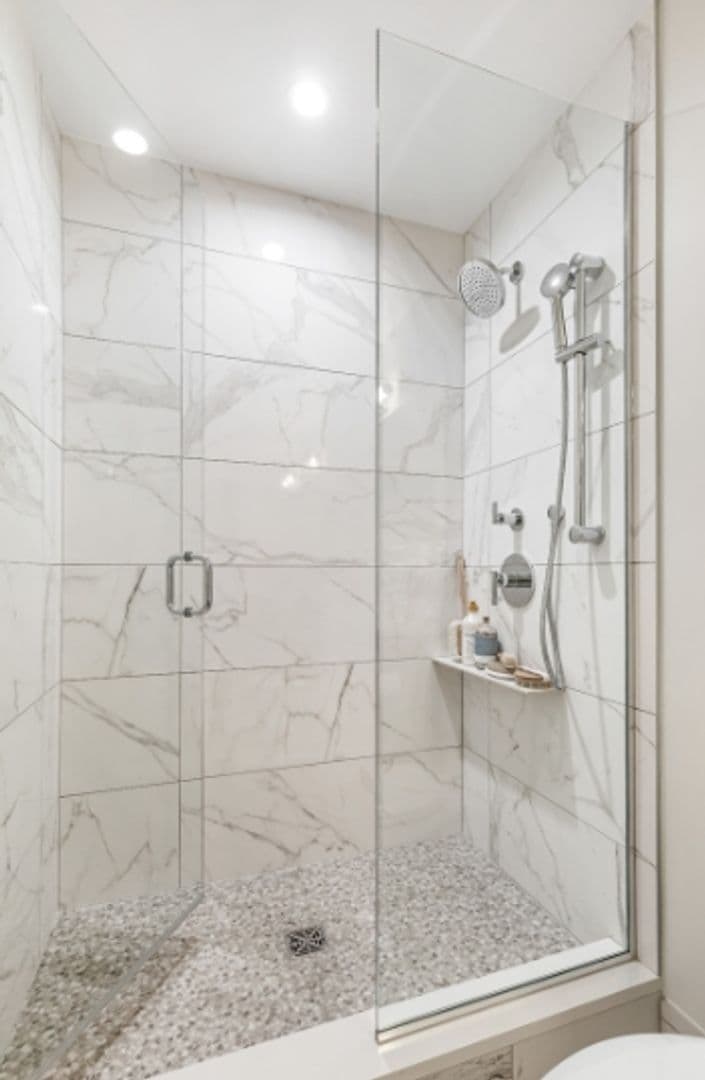 Oak Park Apartment: 435 Madison Street