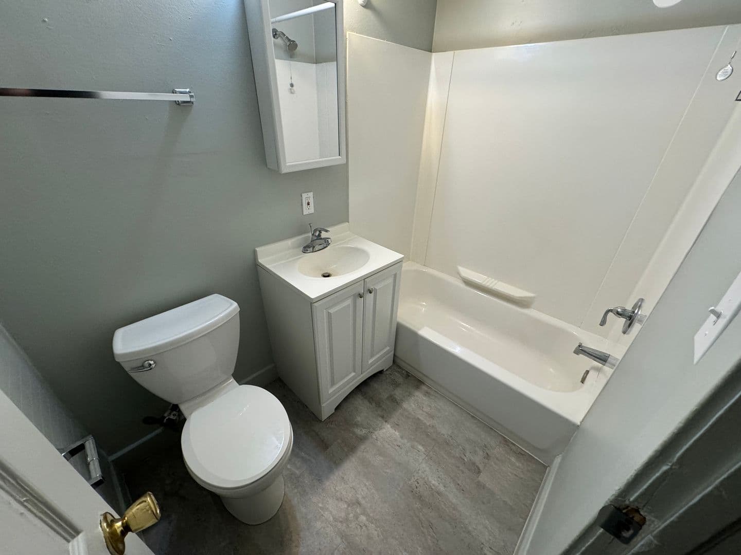 Elgin Apartment: 116 Center Street