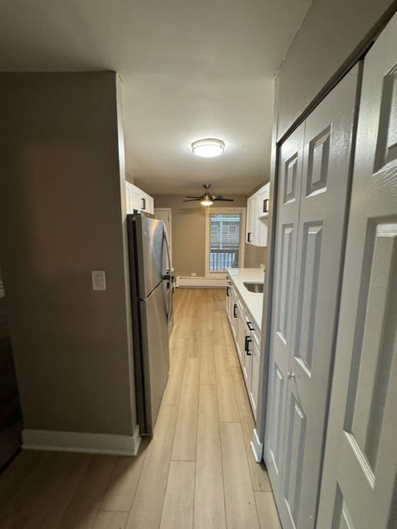 Glen Ellyn Apartment: 21 N. Main St.