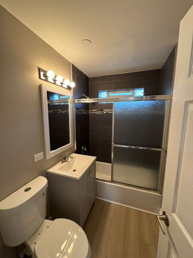 Glen Ellyn Apartment: 21 N. Main St.