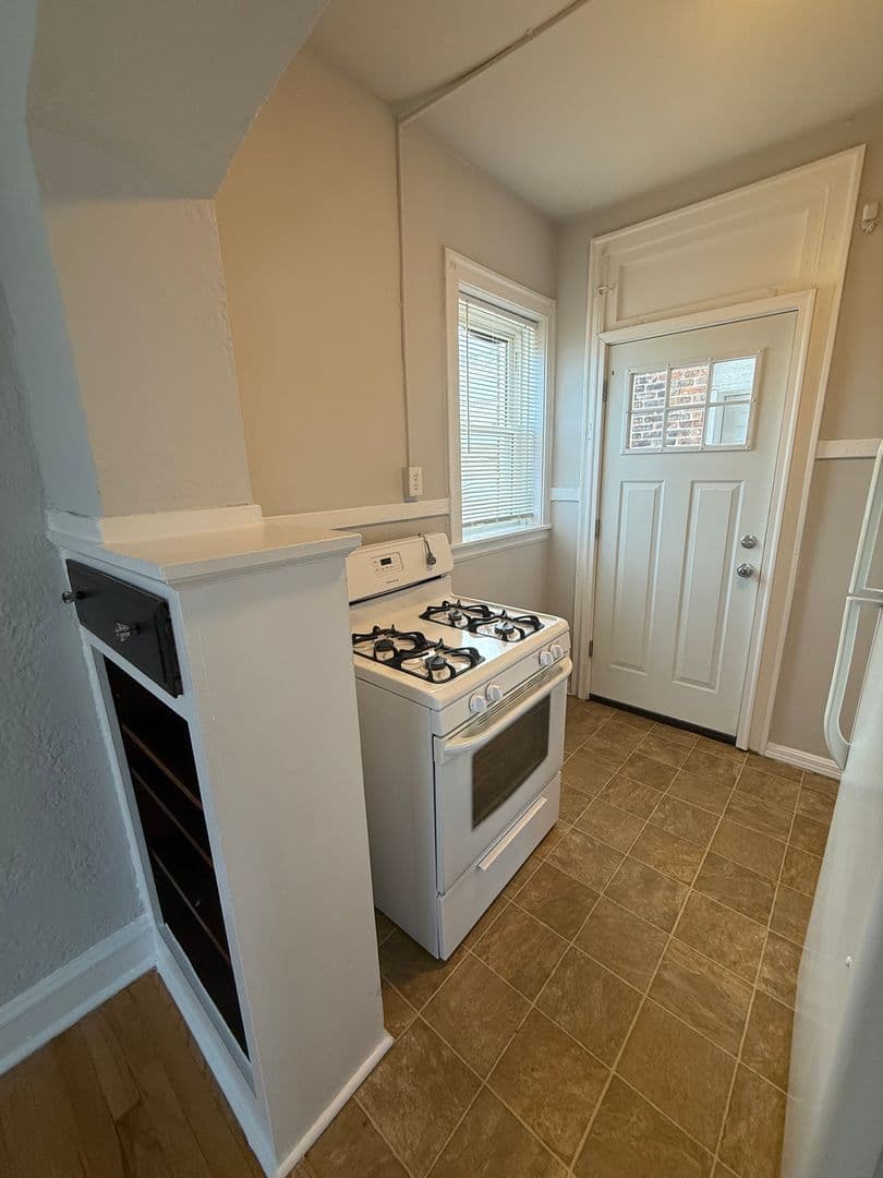 Berwyn Apartment: 3249-51 S Kenilworth Avenue