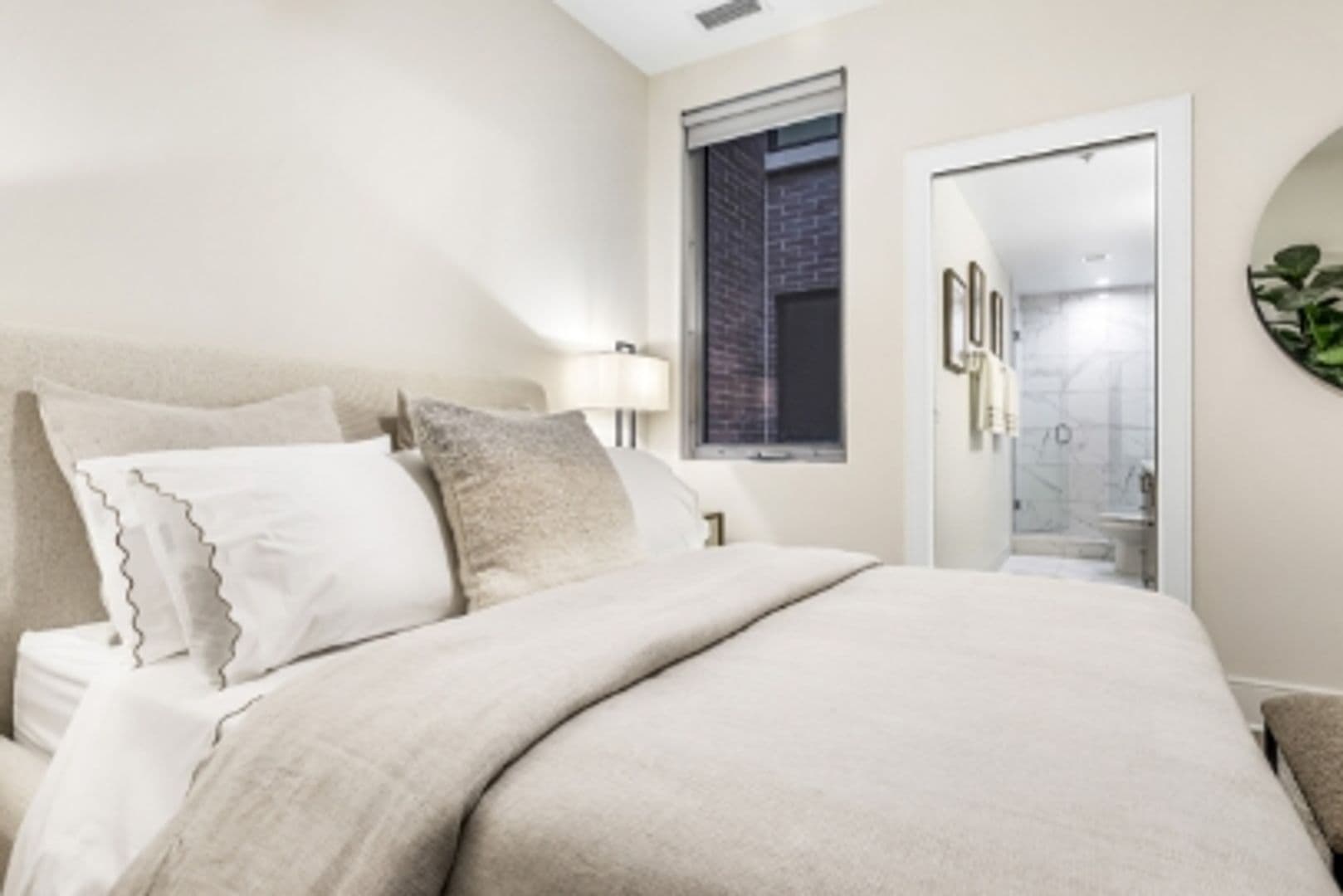 Oak Park Apartment: 435 Madison Street