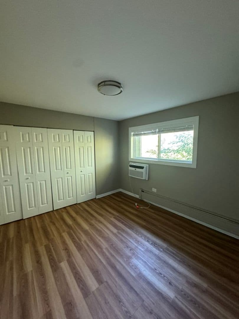 Glen Ellyn Apartment: 21 N. Main St.